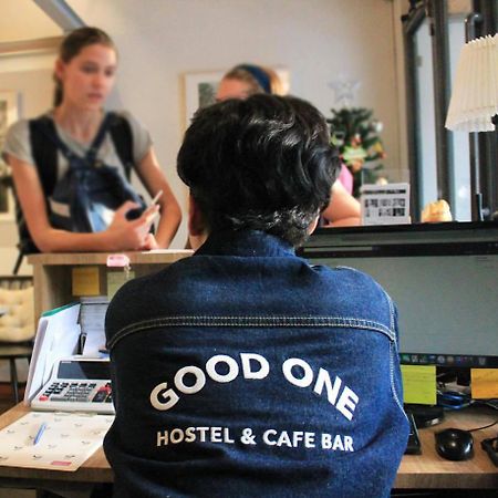 Good One Poshtel & Cafe Bar Hostel Банкок Екстериор снимка