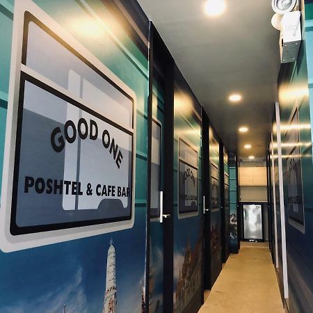 Good One Poshtel & Cafe Bar Hostel Банкок Екстериор снимка