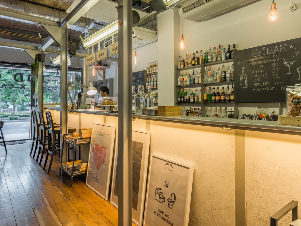 Good One Poshtel & Cafe Bar Hostel Банкок Екстериор снимка