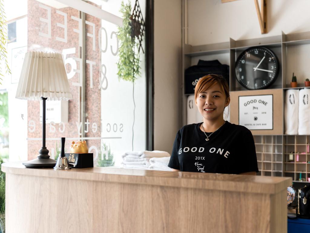 Good One Poshtel & Cafe Bar Hostel Банкок Екстериор снимка