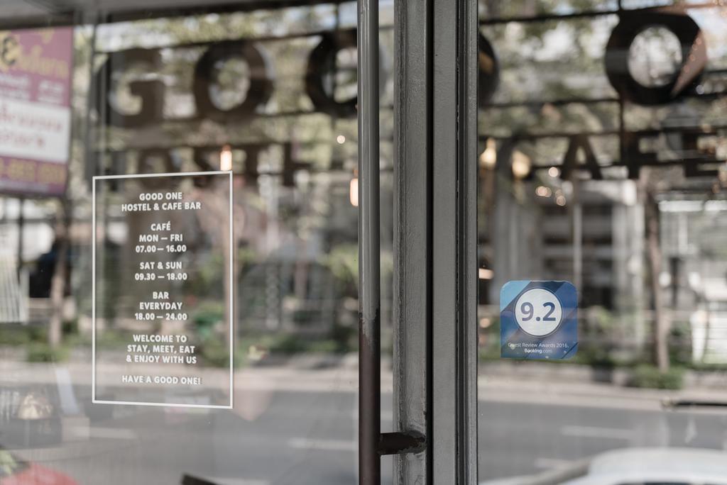 Good One Poshtel & Cafe Bar Hostel Банкок Екстериор снимка