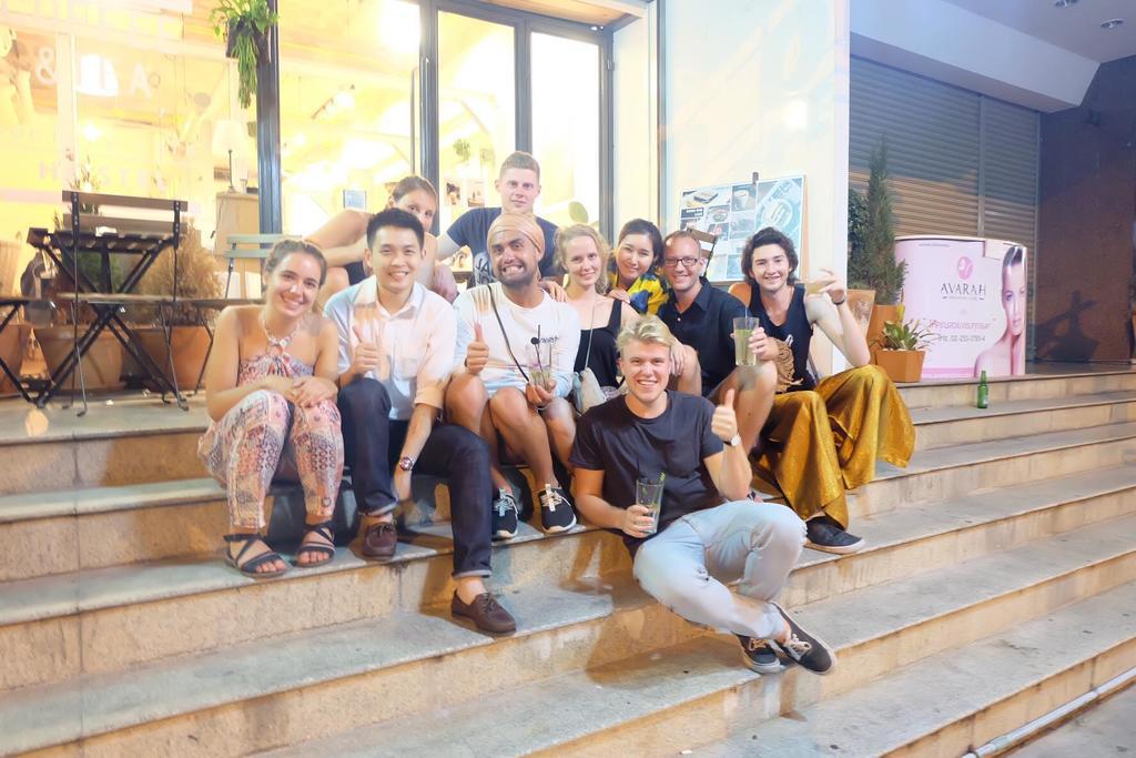 Good One Poshtel & Cafe Bar Hostel Банкок Екстериор снимка