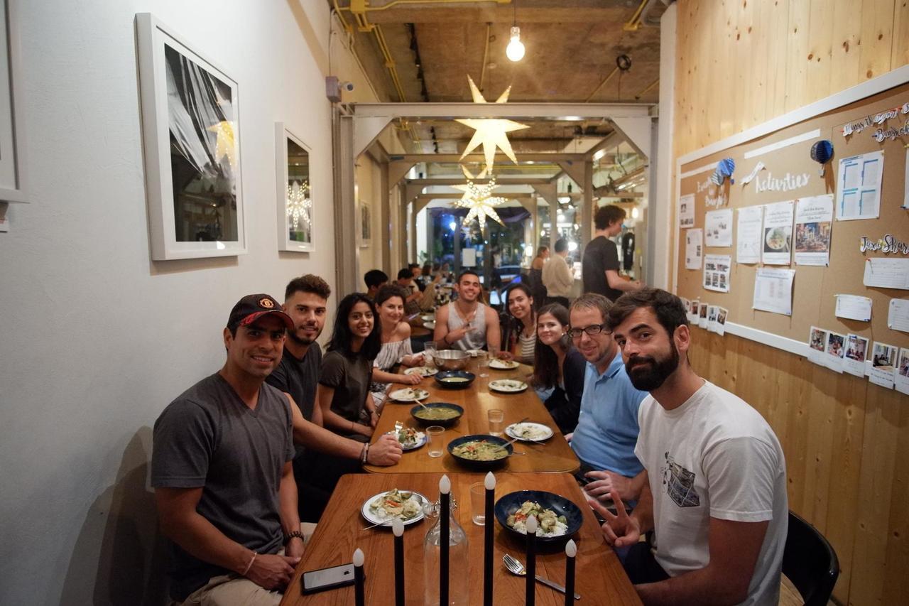 Good One Poshtel & Cafe Bar Hostel Банкок Екстериор снимка