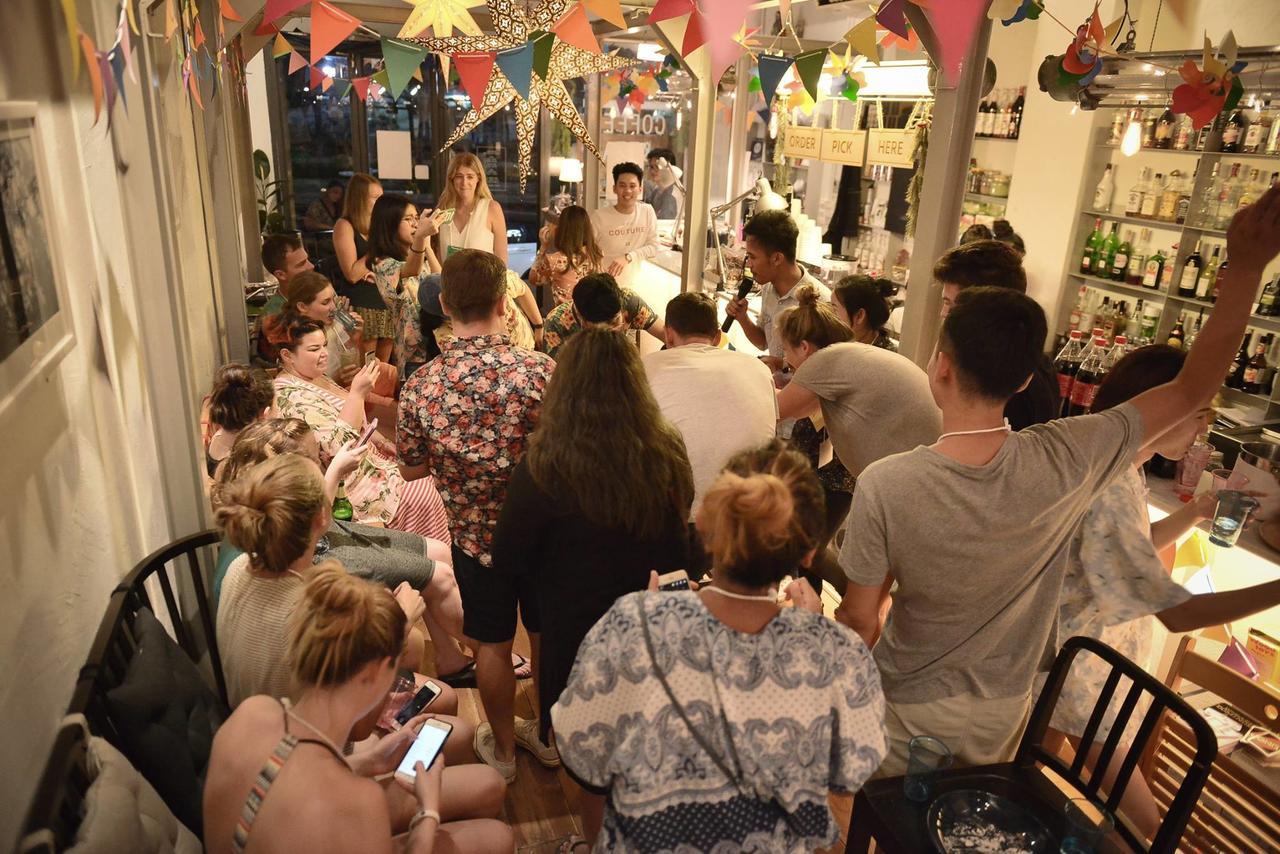 Good One Poshtel & Cafe Bar Hostel Банкок Екстериор снимка