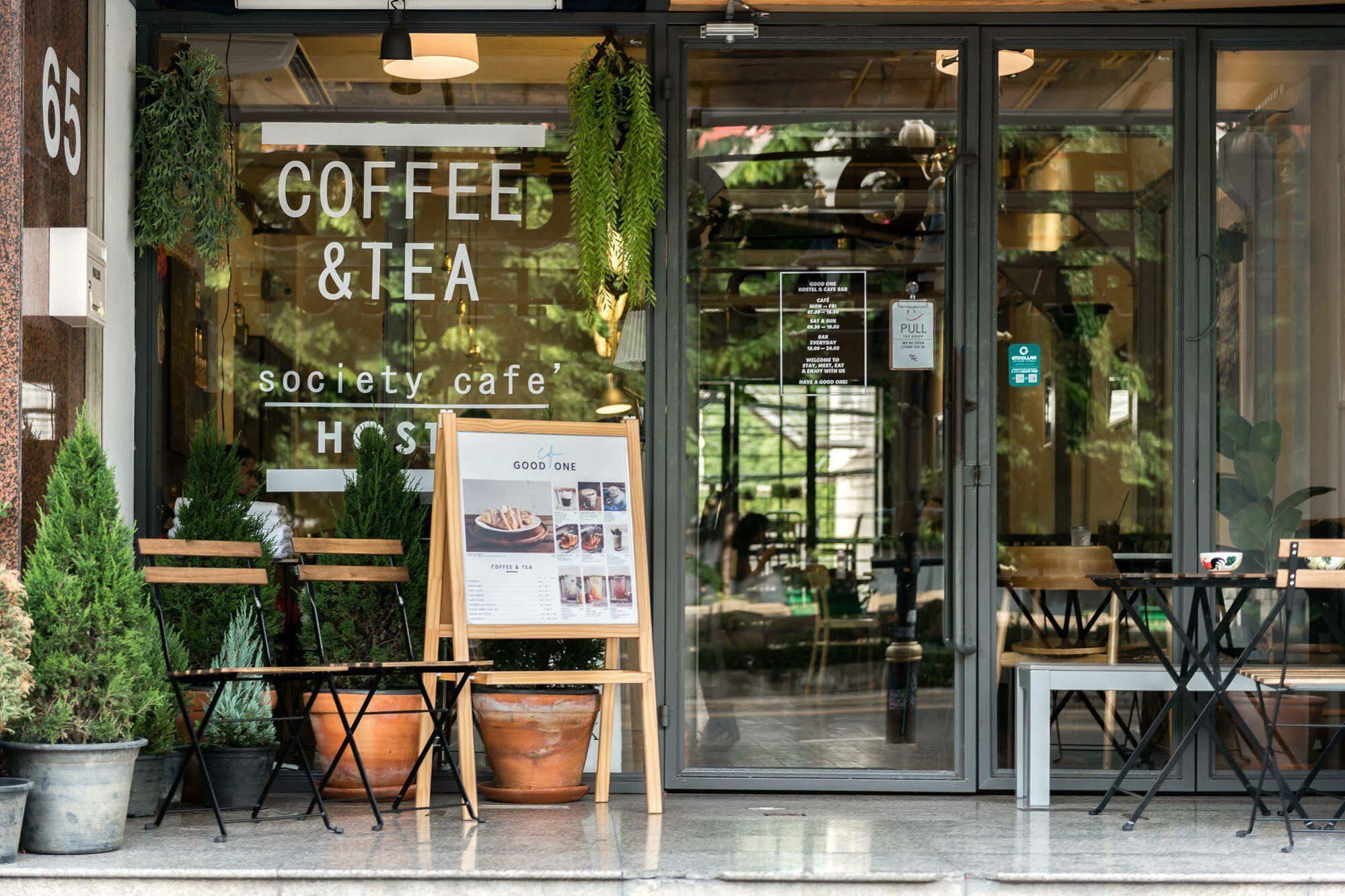Good One Poshtel & Cafe Bar Hostel Банкок Екстериор снимка