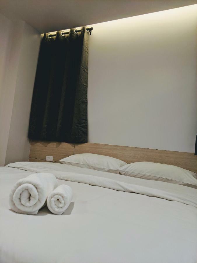 Good One Poshtel & Cafe Bar Hostel Банкок Екстериор снимка
