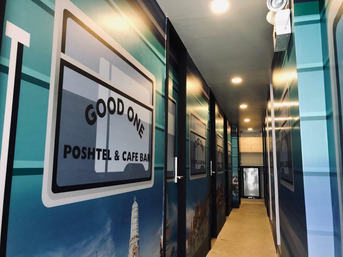Good One Poshtel & Cafe Bar Hostel Банкок Екстериор снимка